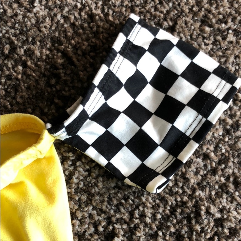 Off the shoulder checkered crop top - Picture 3 of 3